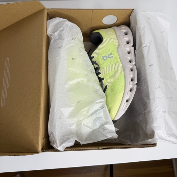 On Cloud Cloudgo Running Shoes Hay Sand Womens Size 8 NEW - Picture 2 of 8